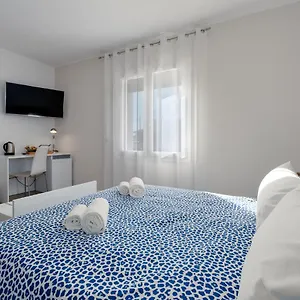 https://the-white-building-rooms.hotelinveneto.com